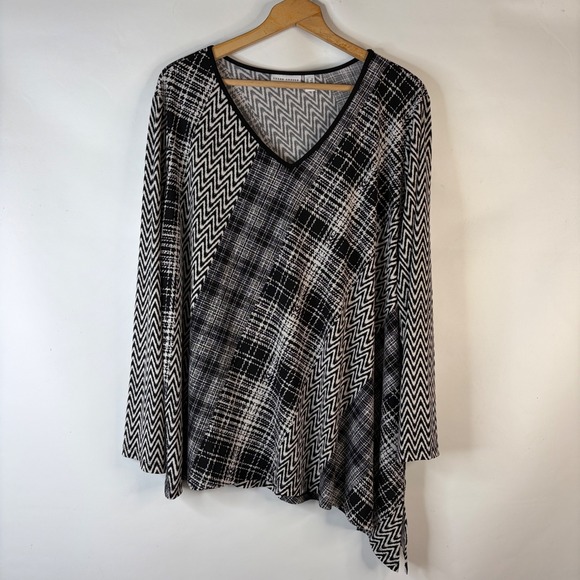 Susan Graver Tops - Susan Graver Liquid Knit Tunic Top Women 3X Black White Sharkbite Hem V-Neck